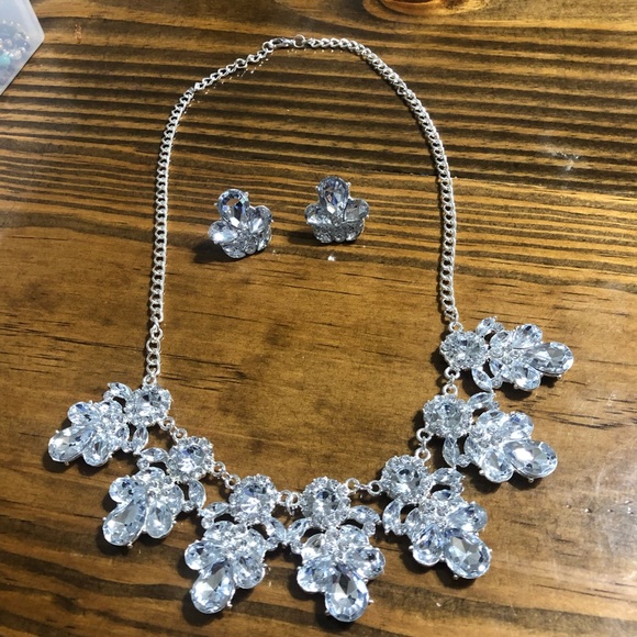 Handmade statement necklace and earring set, pearl and crystal - Picture 4 of 5